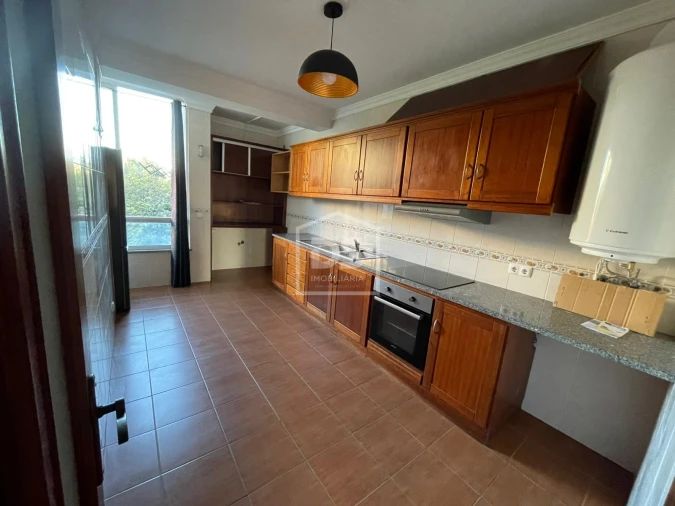 Apartamento T3 para Arrendamento em Currelos, Papízios e Sobral