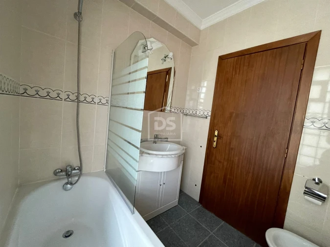 Apartamento T3 para Arrendamento em Currelos, Papízios e Sobral Foto 13