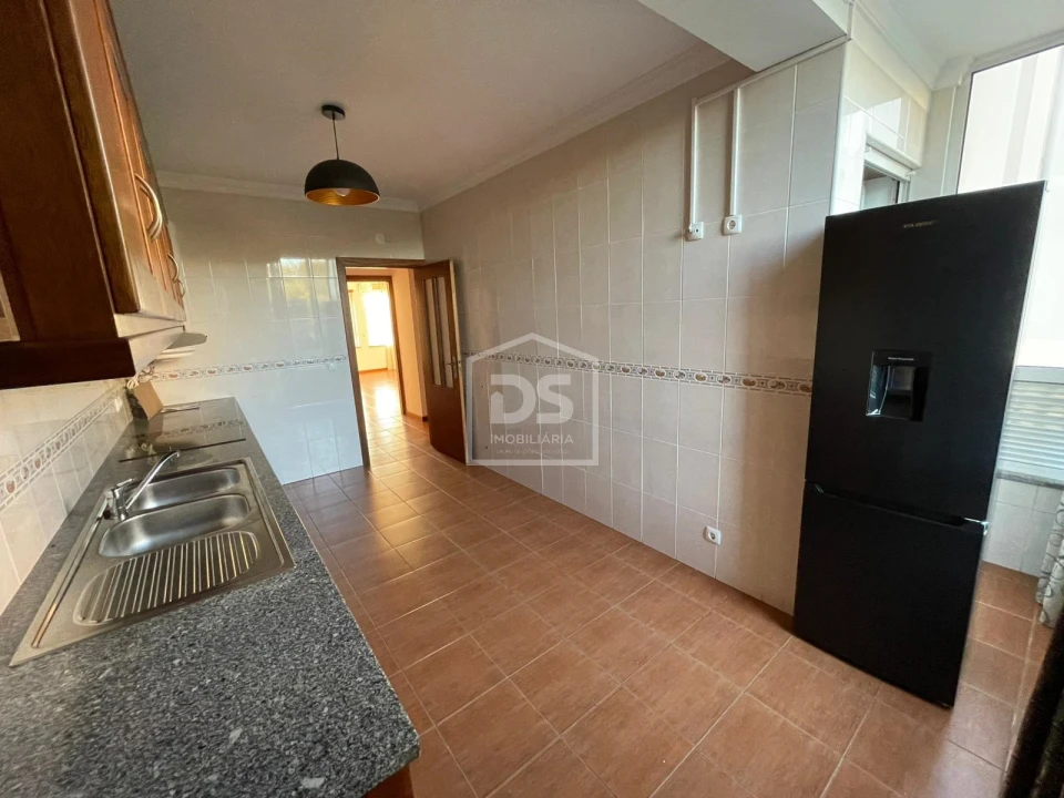 Apartamento T3 para Arrendamento em Currelos, Papízios e Sobral Foto 2