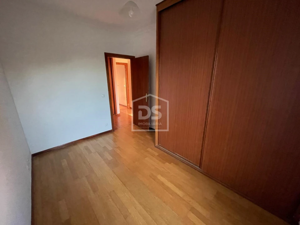 Apartamento T3 para Arrendamento em Currelos, Papízios e Sobral Foto 9
