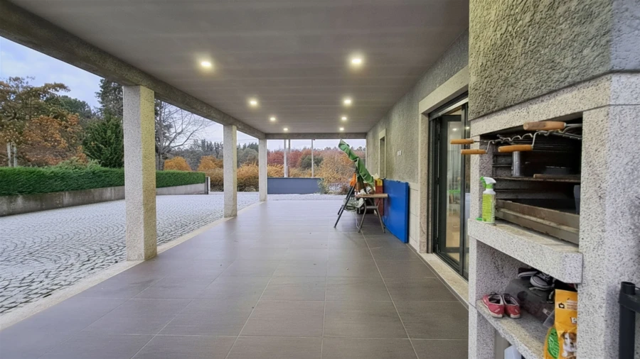 Moradia T4 para Venda em Mioma Foto 8