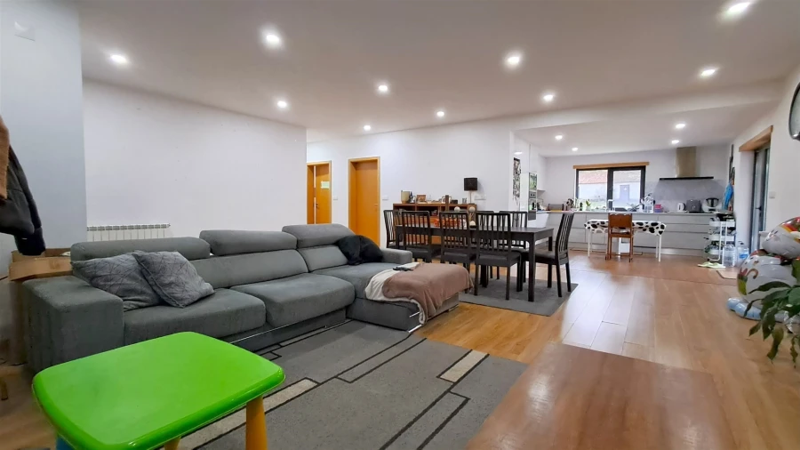 Moradia T4 para Venda em Mioma Foto 14