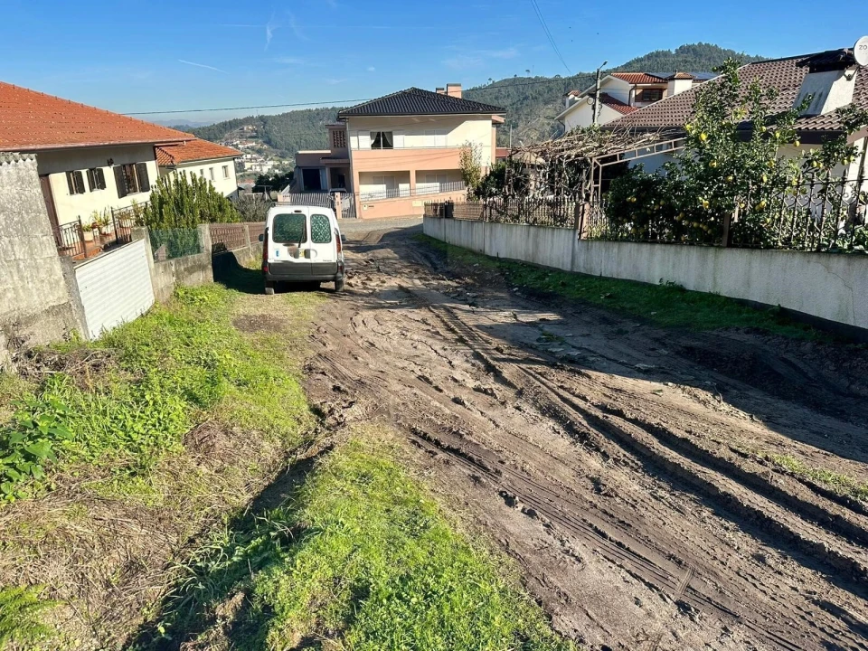 Terreno para Venda em Vilarinho Foto 4