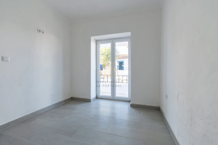 Moradia T2 para Venda em Santiago Maior Foto 5