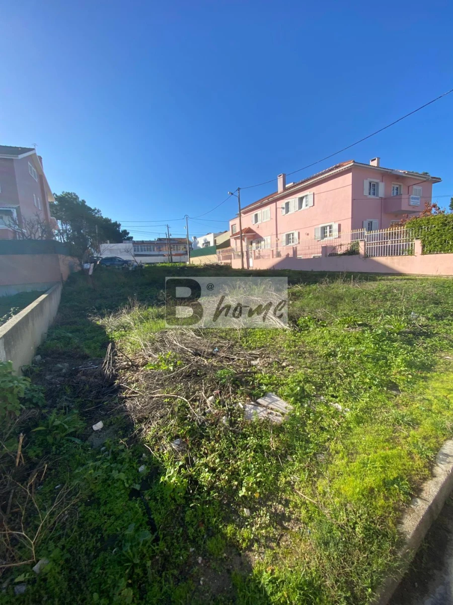 Terreno para Venda em Charneca de Caparica e Sobreda Foto 1