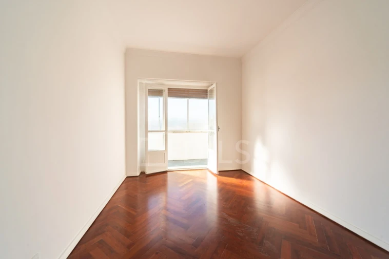 Apartamento T2 para Venda em Santo António Foto 15