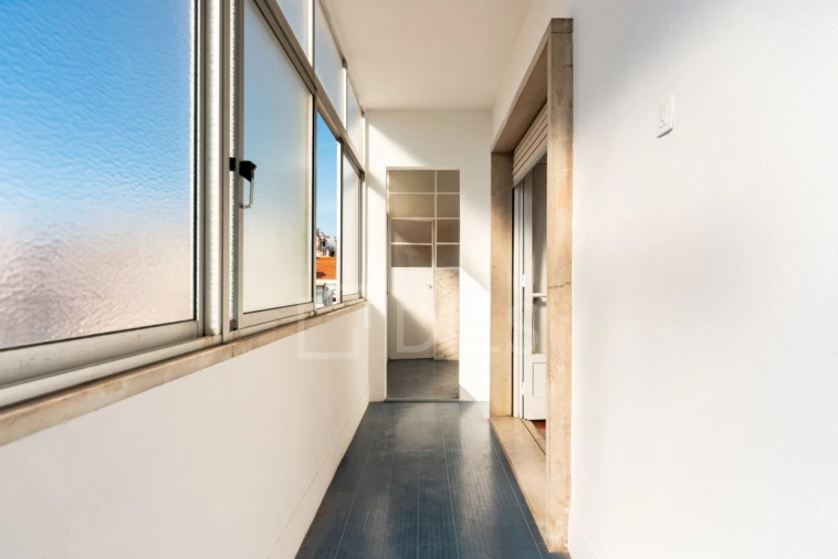 Apartamento T2 para Venda em Santo António Foto 7