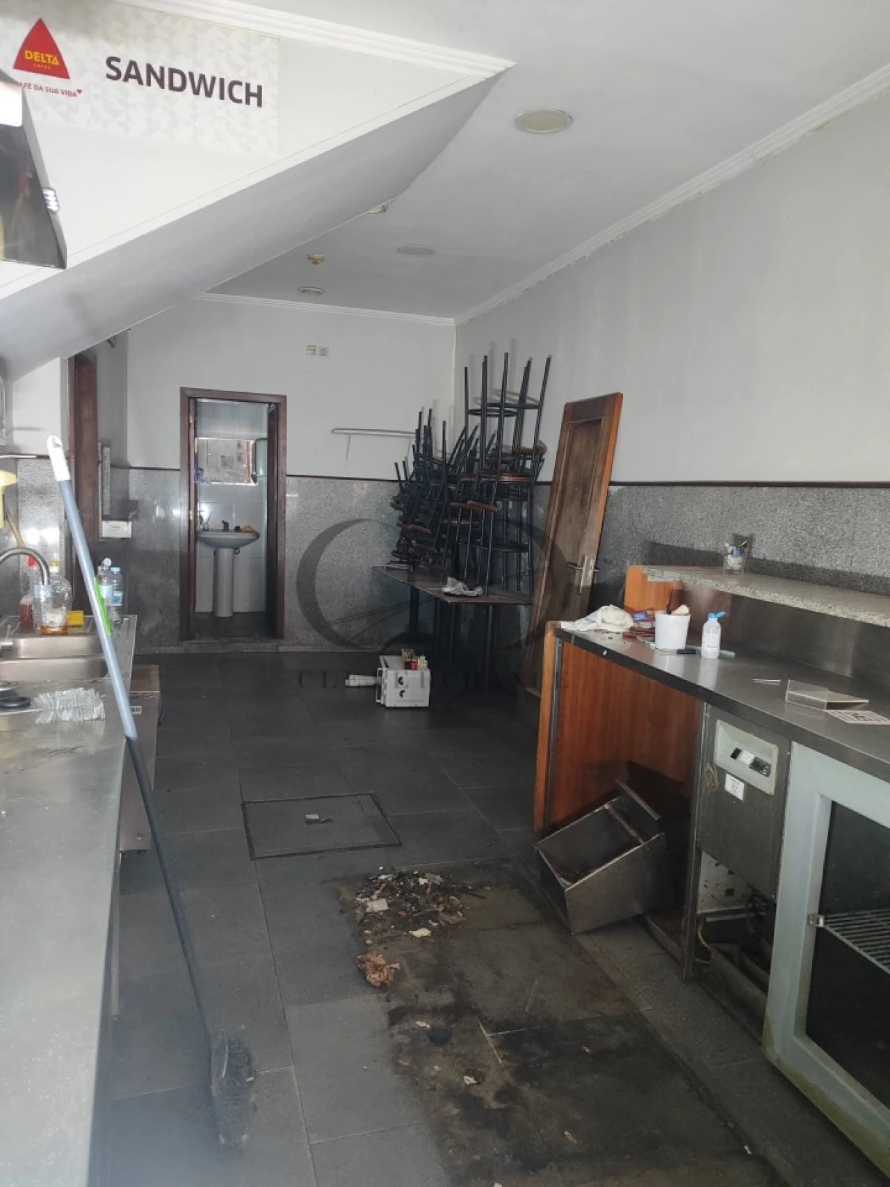 Prédio para Venda em Santa Marinha e São Pedro da Afurada Foto 6