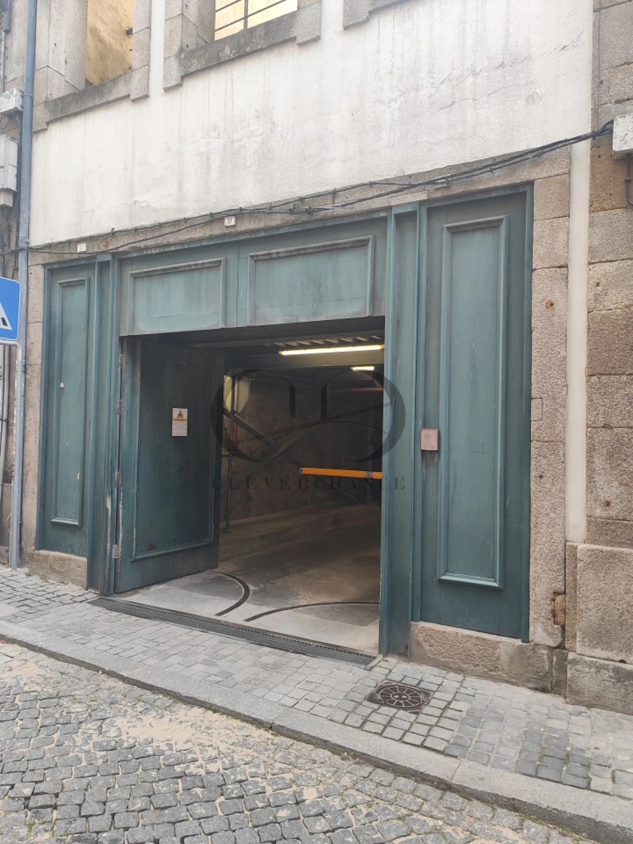 Prédio para Venda em Santa Marinha e São Pedro da Afurada Foto 9