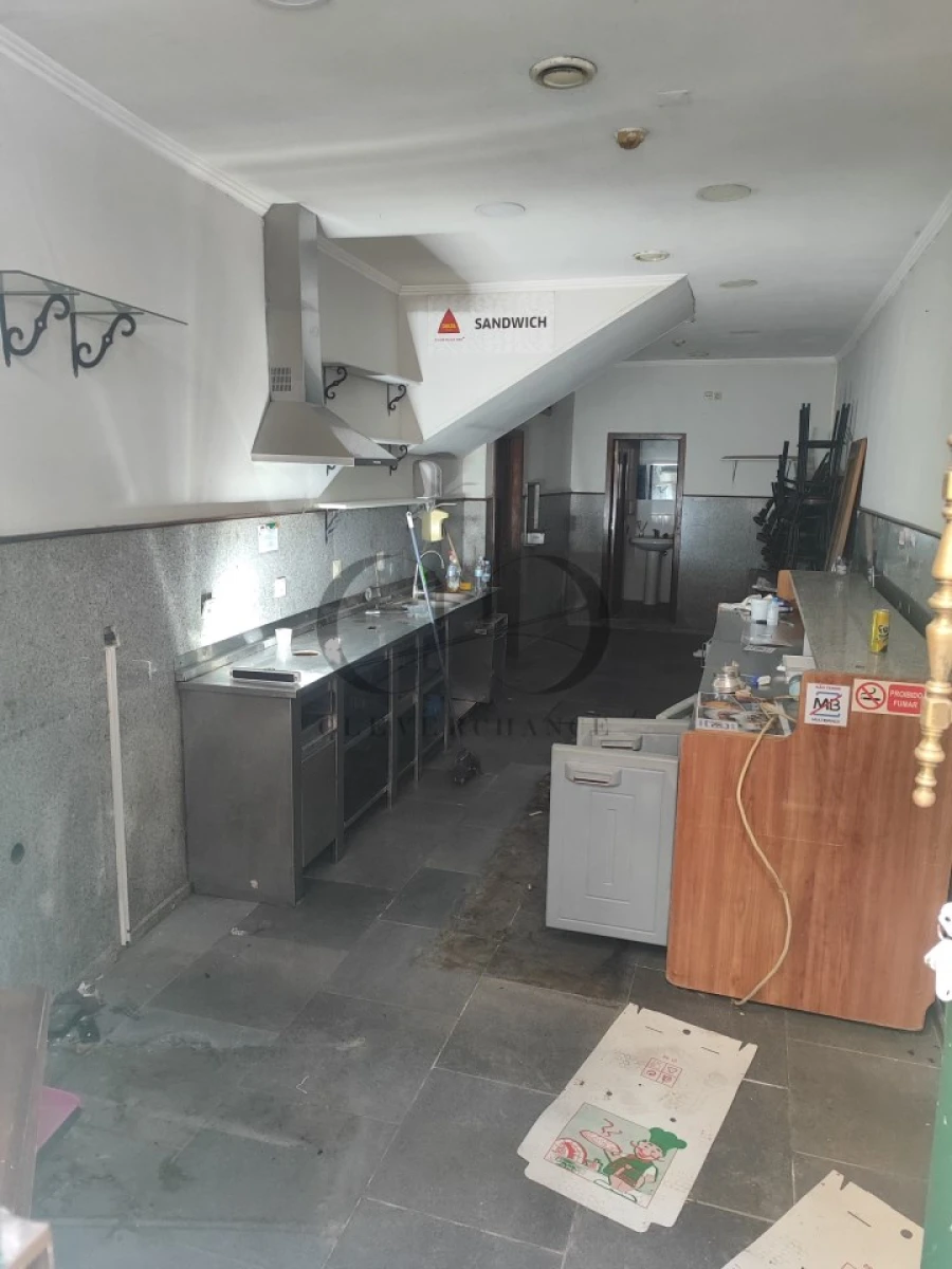 Prédio para Venda em Santa Marinha e São Pedro da Afurada Foto 5