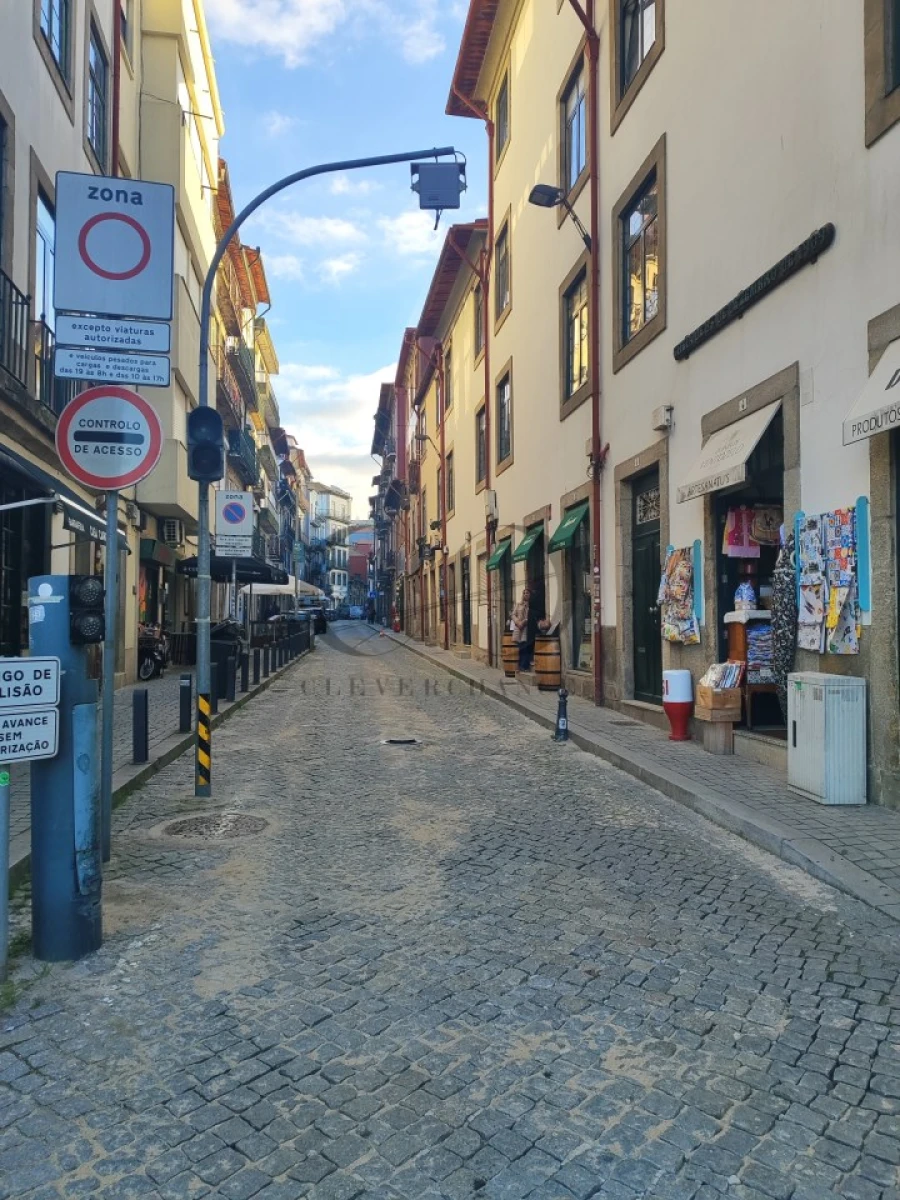 Prédio para Venda em Santa Marinha e São Pedro da Afurada Foto 4