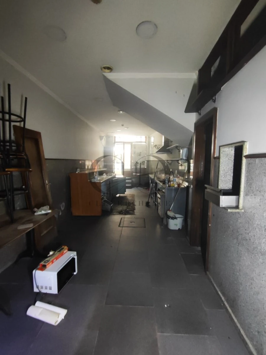 Prédio para Venda em Santa Marinha e São Pedro da Afurada Foto 8