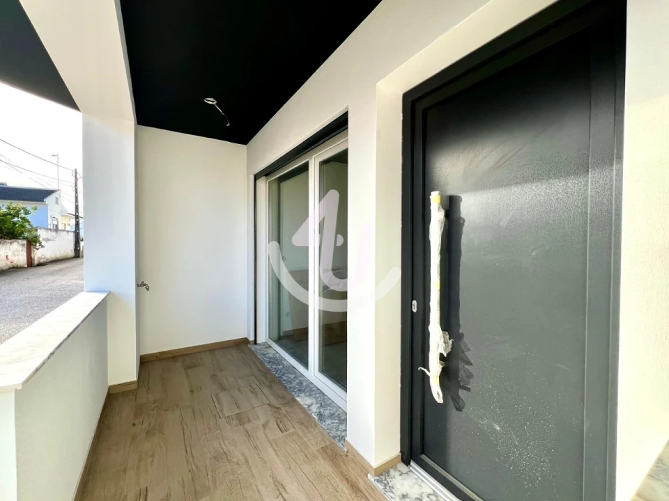 Apartamento T1 para Venda em Alfeizerão Foto 1