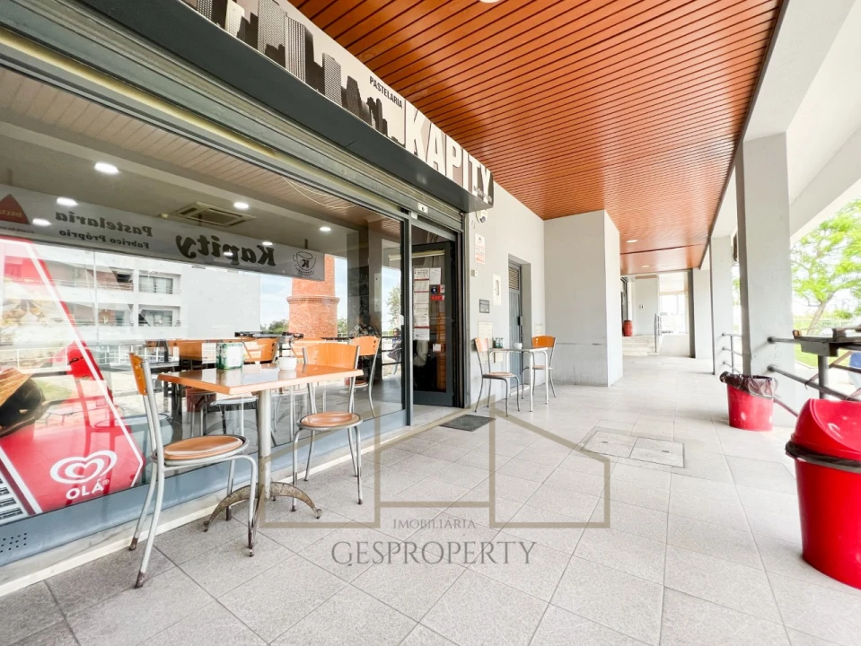 Loja para Venda em Charneca de Caparica e Sobreda Foto 1