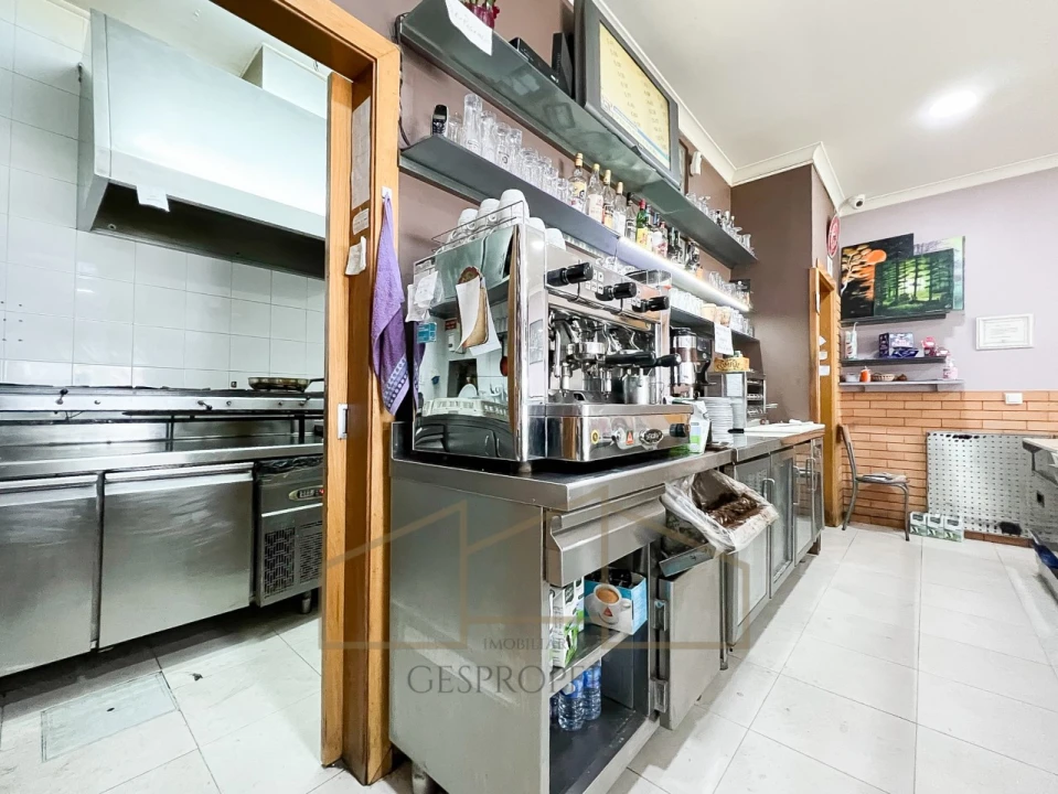 Loja para Venda em Charneca de Caparica e Sobreda Foto 10