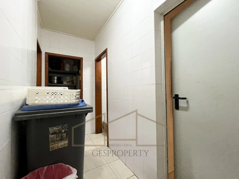 Loja para Venda em Charneca de Caparica e Sobreda Foto 12