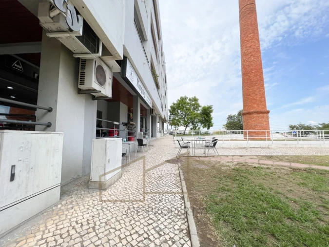 Loja para Venda em Charneca de Caparica e Sobreda Foto 17