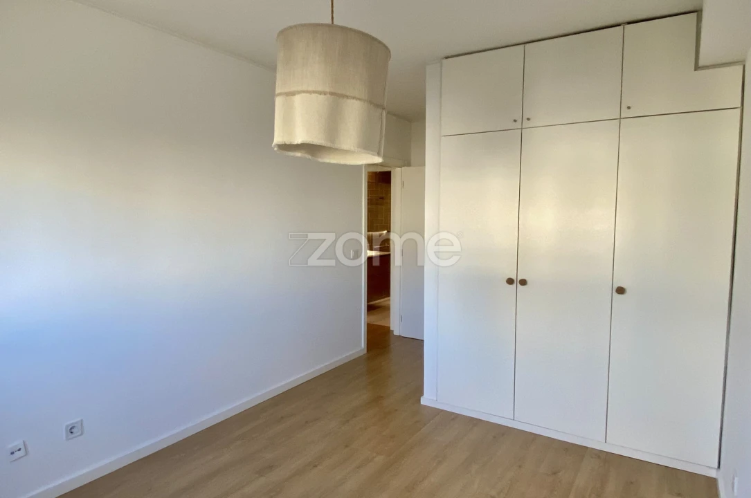 Apartamento T2 para Arrendamento em Ramalde Foto 10