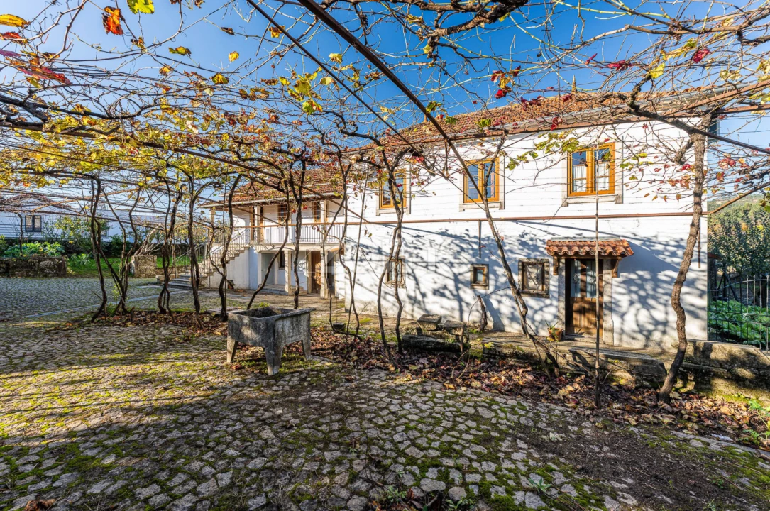 Quinta T7 para Venda em Milheiros de Poiares Foto 3