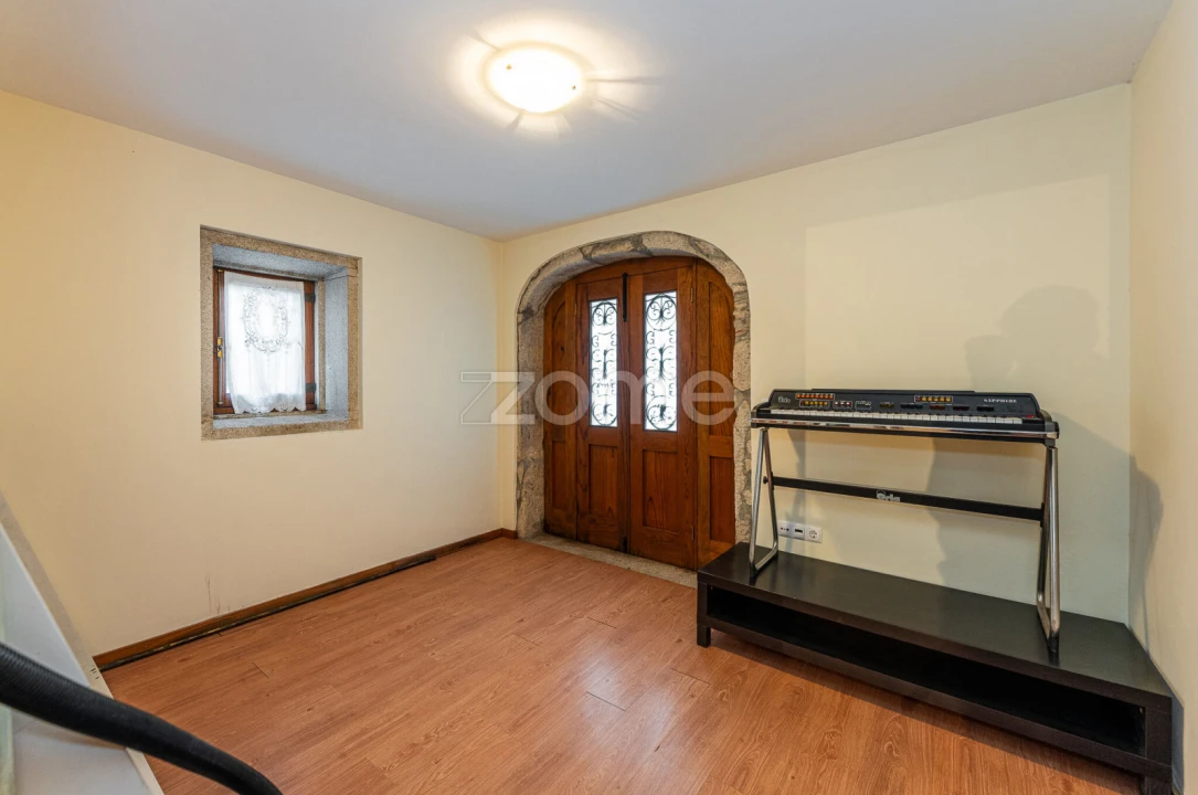 Quinta T7 para Venda em Milheiros de Poiares Foto 48