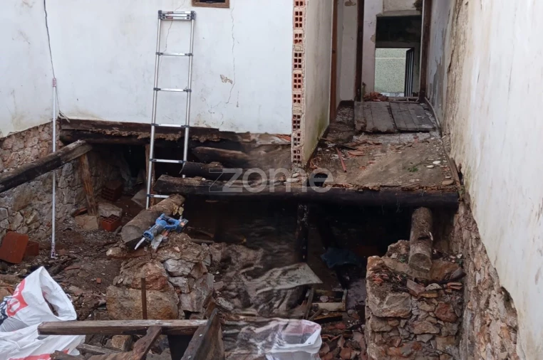 Moradia T3 para Venda em Amiais de Baixo Foto 4