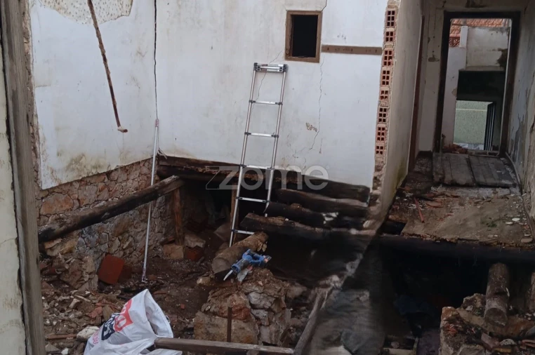 Moradia T3 para Venda em Amiais de Baixo Foto 6