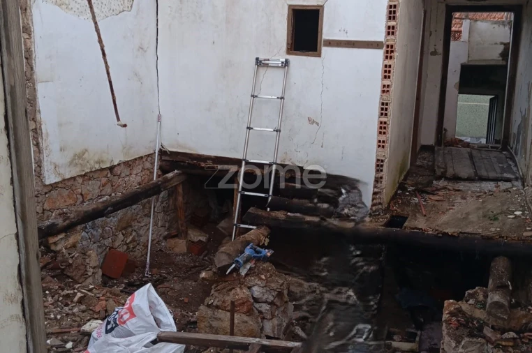 Moradia T3 para Venda em Amiais de Baixo Foto 5