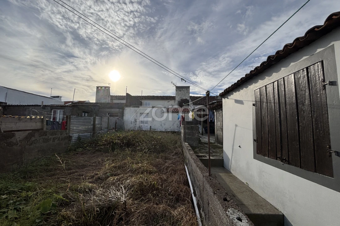 Moradia T3 para Venda em Ponta Garça Foto 1