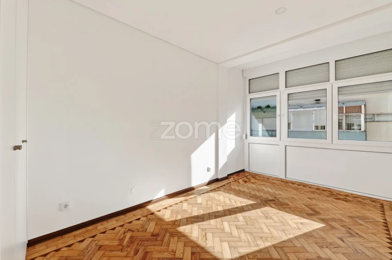 Apartamento T2 para Venda em Odivelas Foto 11