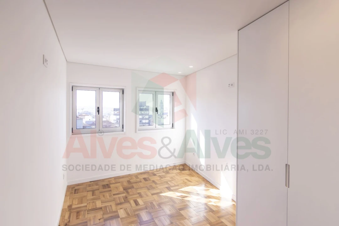 Apartamento T4 para Venda em Cedofeita, Santo Ildefonso, Sé, Miragaia, São Nicolau e Vitória Foto 14