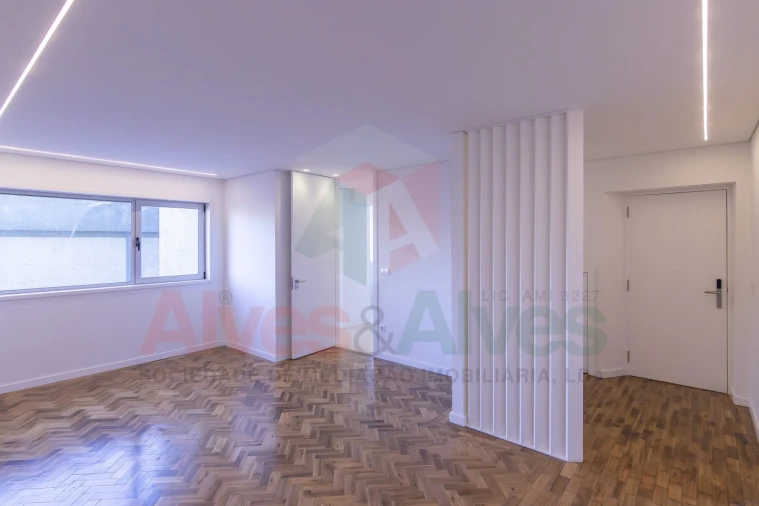 Apartamento T4 para Venda em Cedofeita, Santo Ildefonso, Sé, Miragaia, São Nicolau e Vitória Foto 2