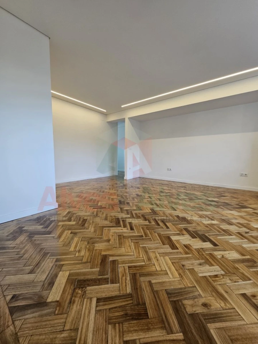 Apartamento T4 para Venda em Cedofeita, Santo Ildefonso, Sé, Miragaia, São Nicolau e Vitória Foto 5