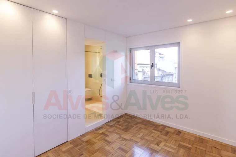 Apartamento T4 para Venda em Cedofeita, Santo Ildefonso, Sé, Miragaia, São Nicolau e Vitória Foto 18