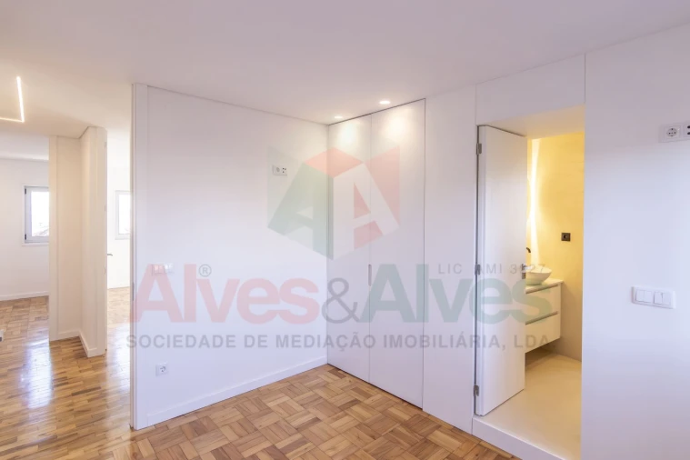 Apartamento T4 para Venda em Cedofeita, Santo Ildefonso, Sé, Miragaia, São Nicolau e Vitória Foto 19