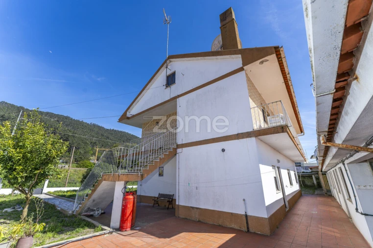 Moradia T4 para Venda em Carreço Foto 12