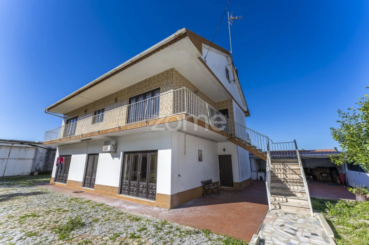 Moradia T4 para Venda em Carreço Foto 49