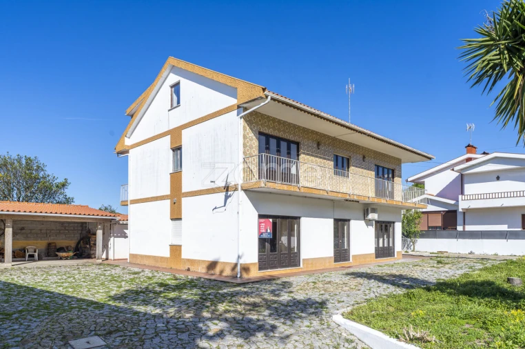 Moradia T4 para Venda em Carreço Foto 1