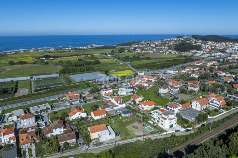 Moradia T4 para Venda em Carreço Foto 58