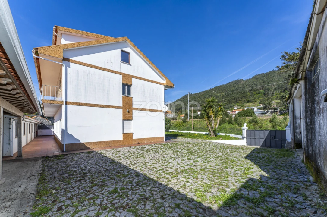 Moradia T4 para Venda em Carreço Foto 9