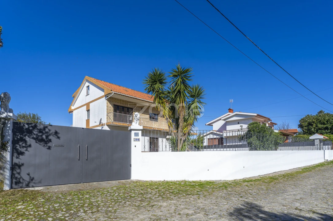 Moradia T4 para Venda em Carreço Foto 3