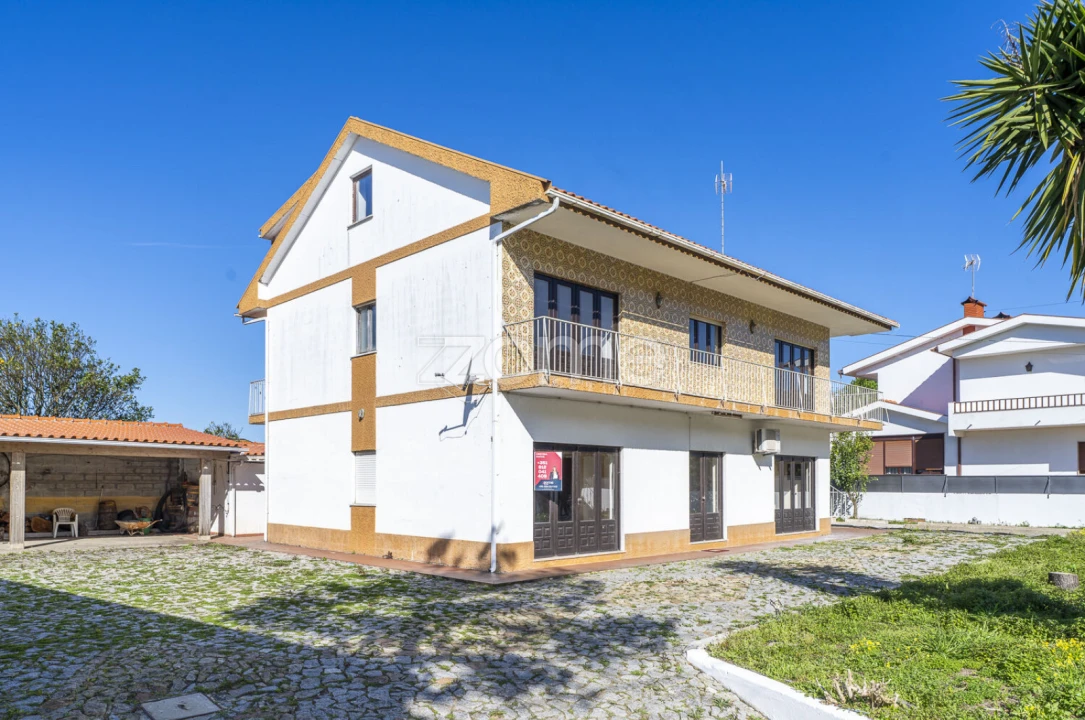 Moradia T4 para Venda em Carreço Foto 1