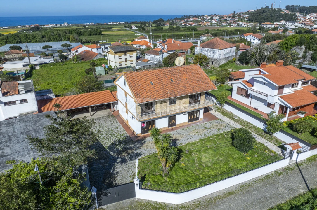 Moradia T4 para Venda em Carreço Foto 2