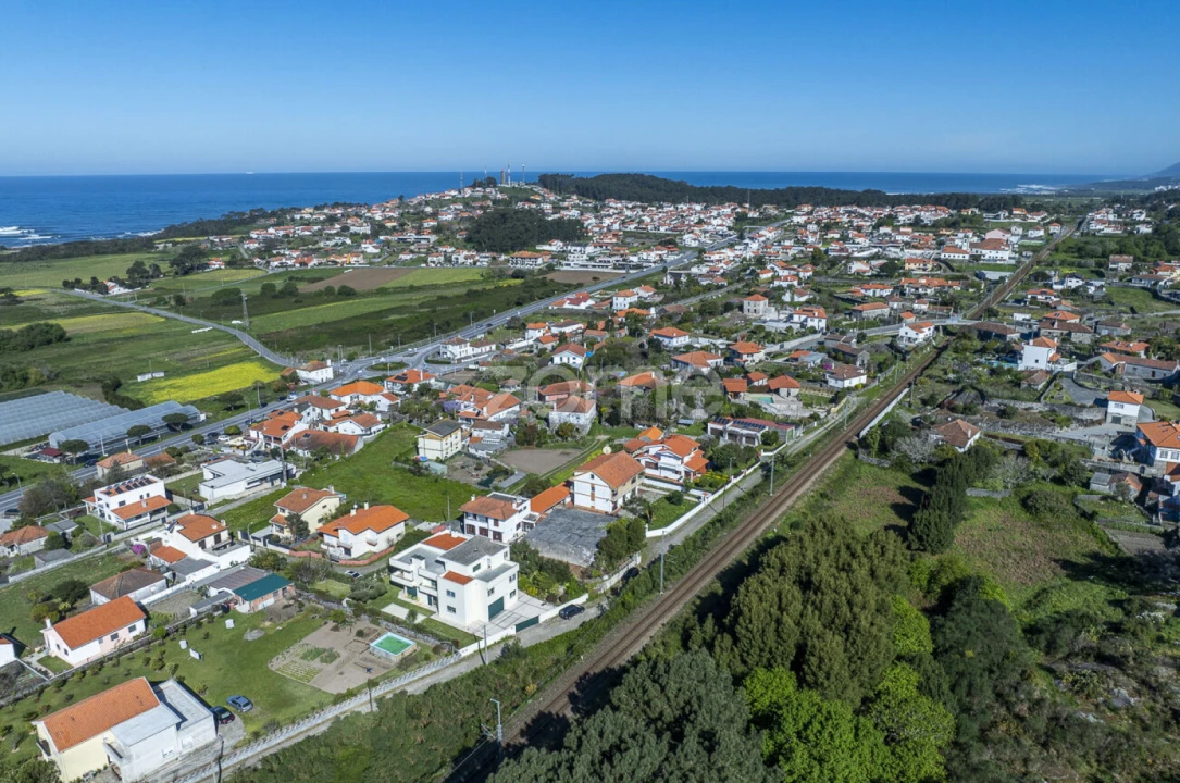 Moradia T4 para Venda em Carreço Foto 57