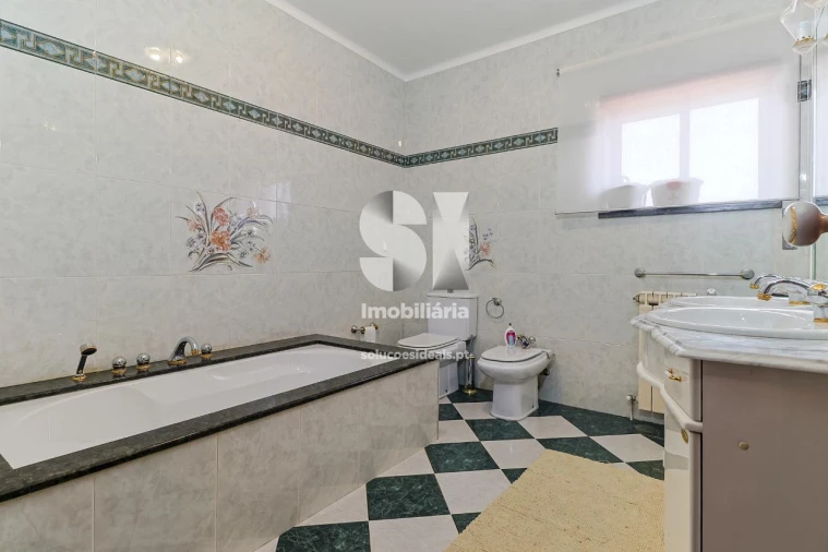 Moradia T6 para Venda em Cernache Foto 32