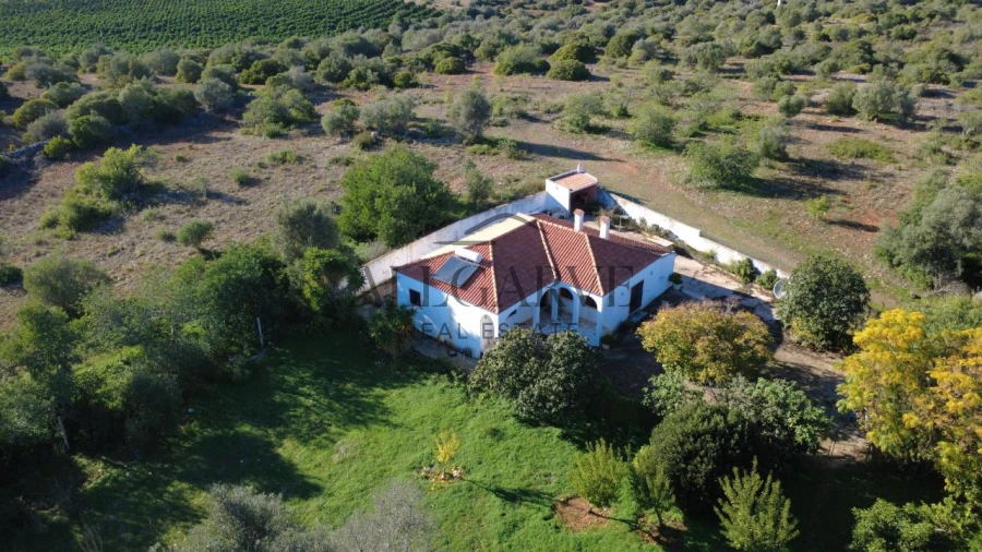 Moradia T4 para Venda em Mexilhoeira Grande