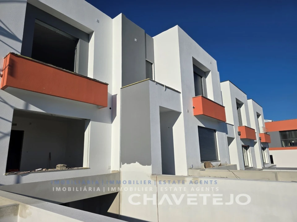 Moradia T4 para Venda em São João Baptista e Santa Maria dos Olivais Foto 1