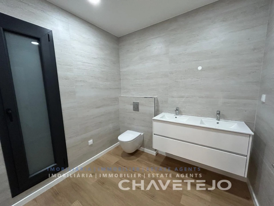 Moradia T4 para Venda em São João Baptista e Santa Maria dos Olivais Foto 13