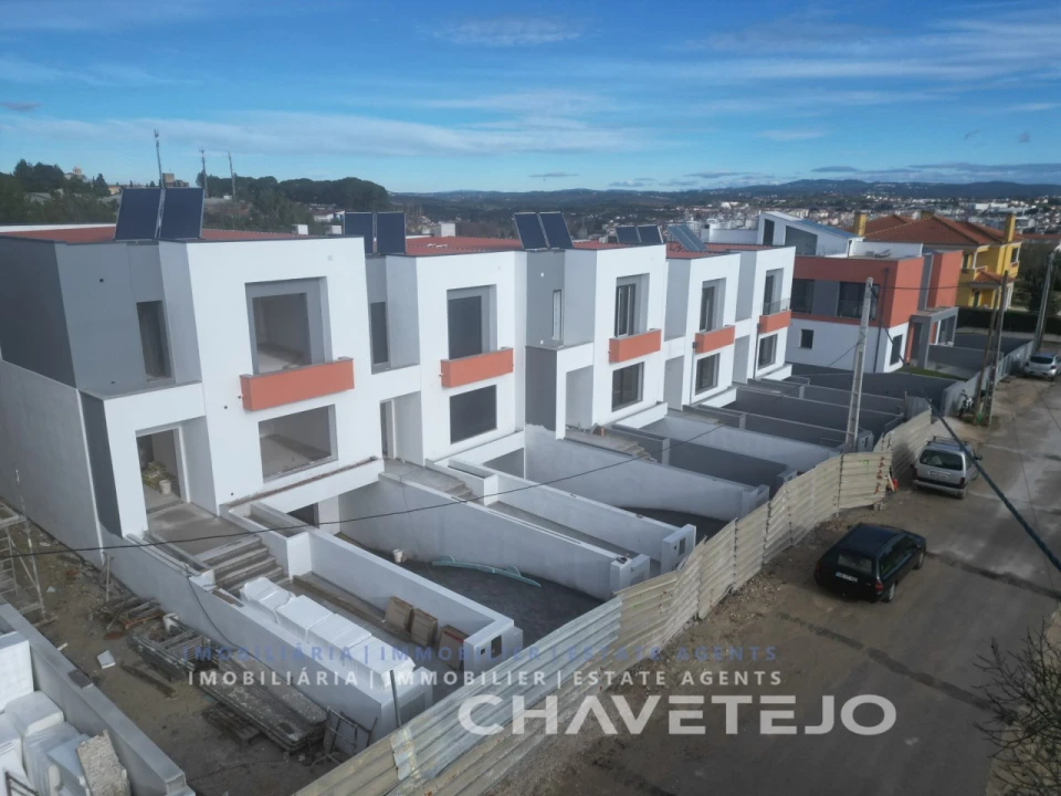 Moradia T4 para Venda em São João Baptista e Santa Maria dos Olivais Foto 2