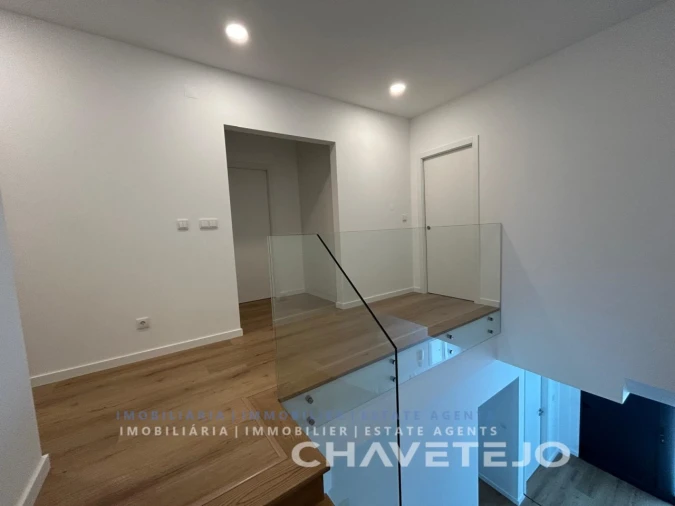 Moradia T4 para Venda em São João Baptista e Santa Maria dos Olivais Foto 27