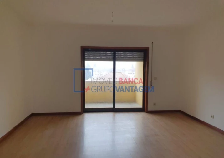 Apartamento T3 para Venda em Paço de Sousa Foto 9